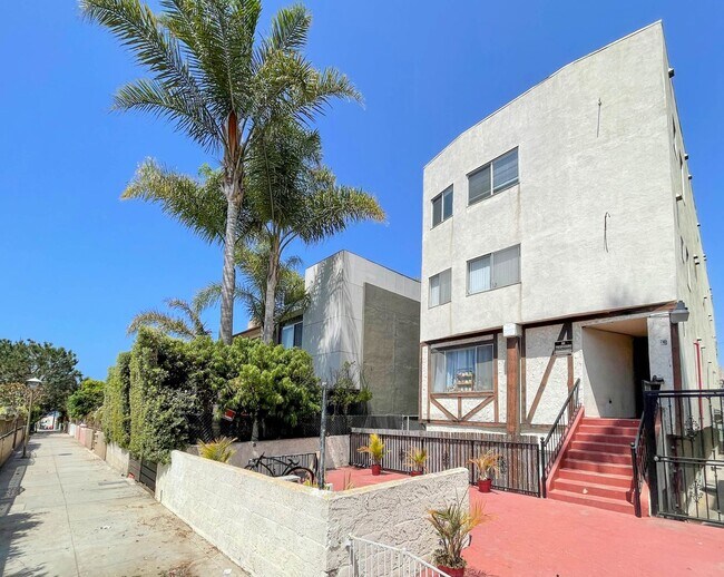 Building Photo - 39 Sunset Ave