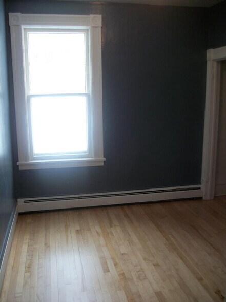 Building Photo - 221 Seymour Ave