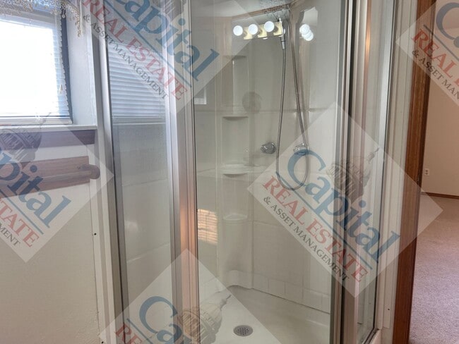 Building Photo - Country Beauty