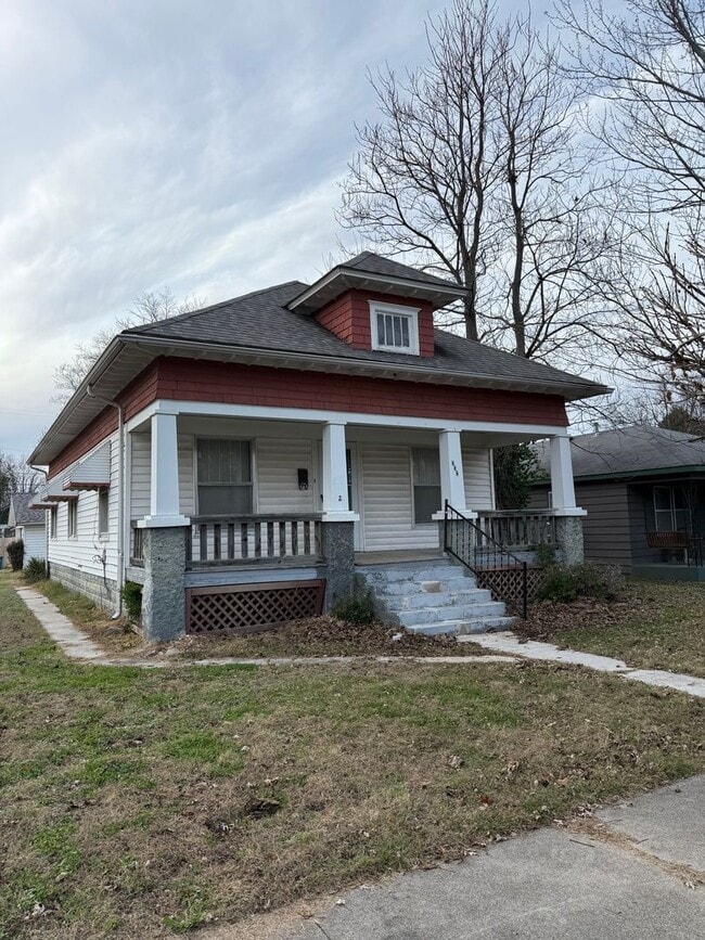 Building Photo - COMING SOON: 2 bedroom, 1 bath home with large front porch coming soon!