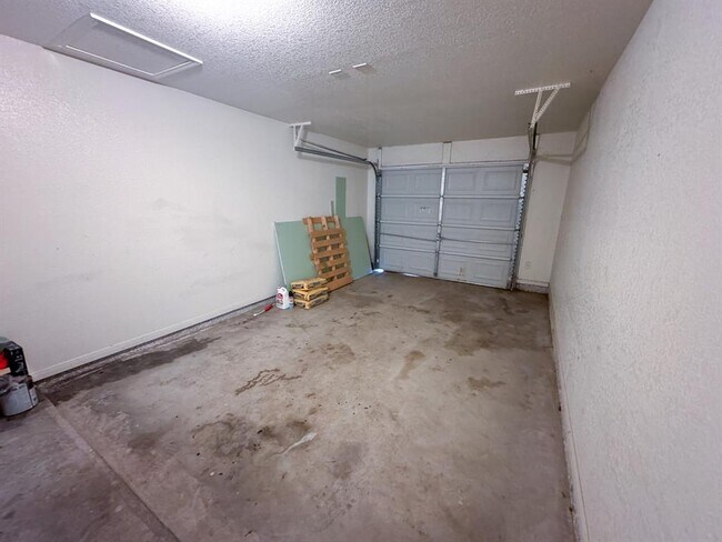 Building Photo - 4209 Thunder Creek Dr