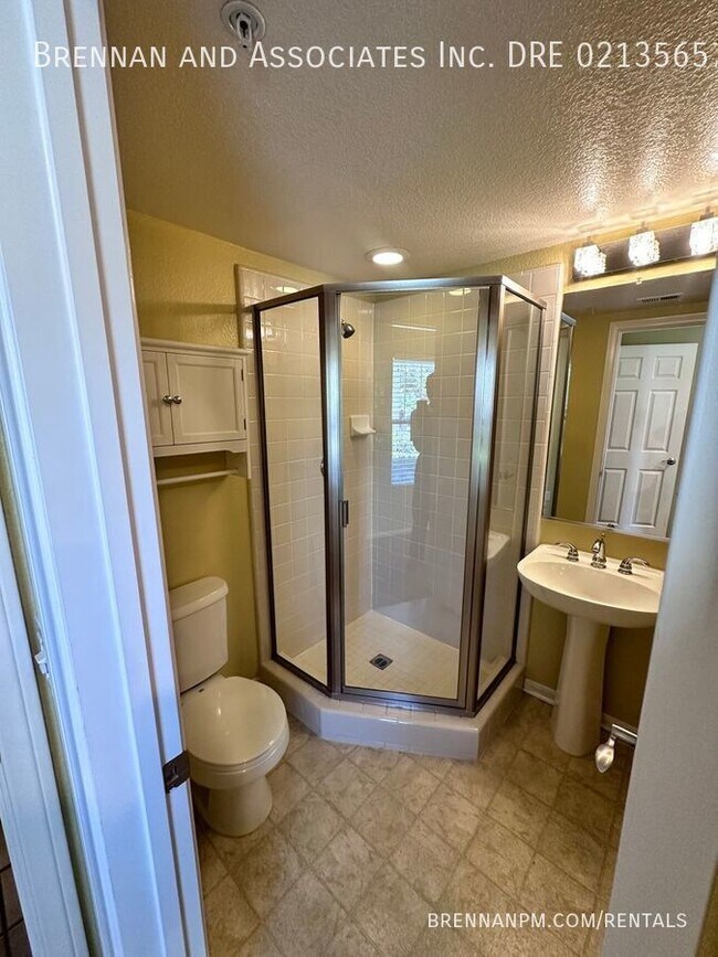 Building Photo - 2728 Farragut Rd