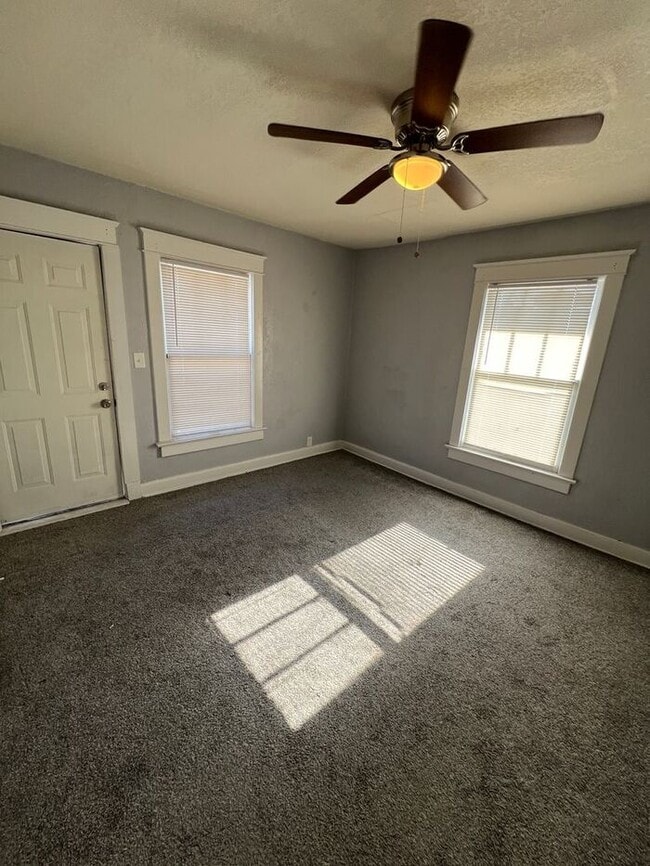 Building Photo - Spacious 5-Bedroom Home with Enclosed Porc...
