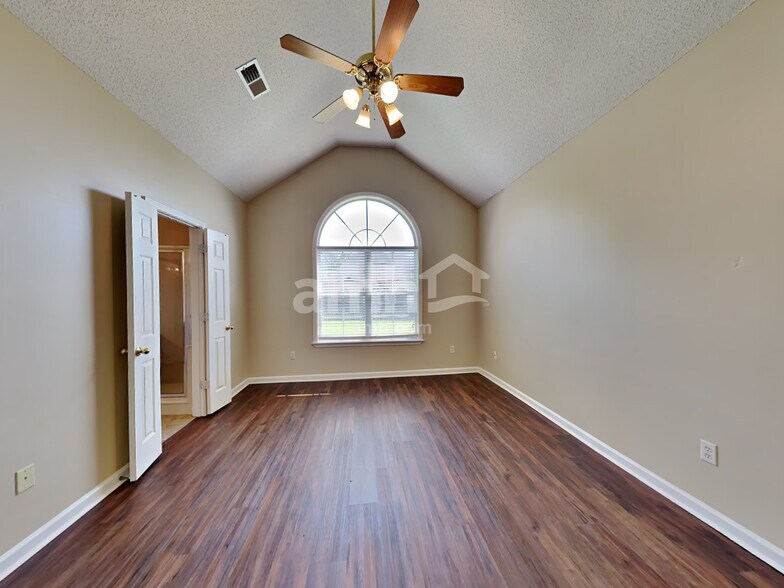 Building Photo - 1616 Sawmill Creek Ln