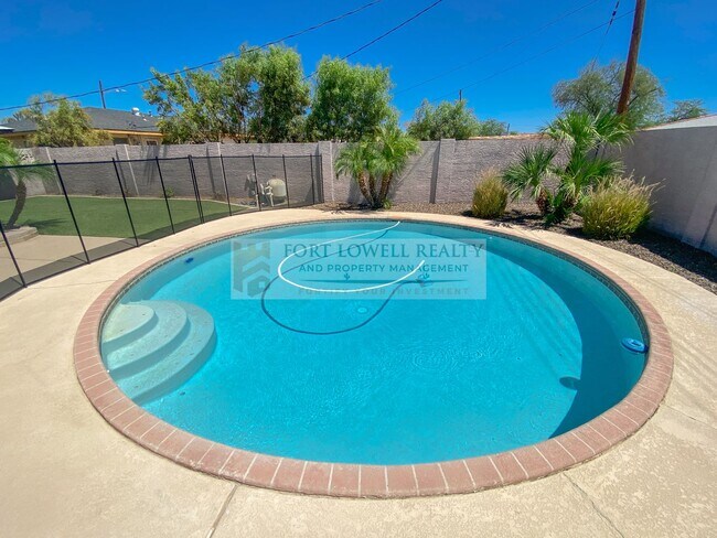 Building Photo - Beautiful 3 Bed, 2 Bath with Pool!! NO HOA!!! (Available on 05/01/26)