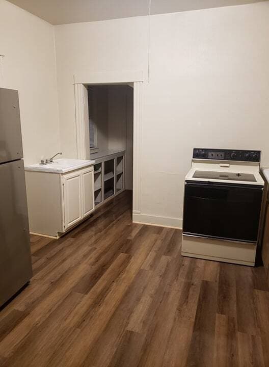 Building Photo - 300 1st Ave