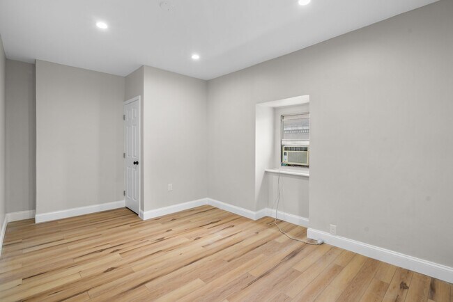 Building Photo - 505 Cathedral St