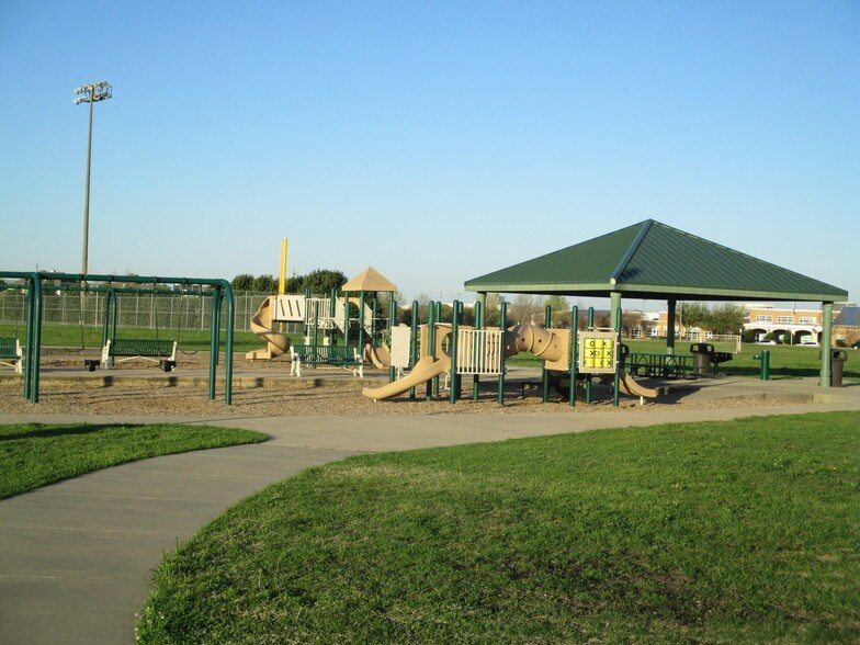 Building Photo - 4522 Oak Shores Dr