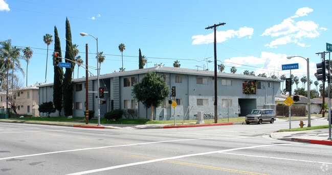 Primary Photo - 14320 Vanowen St