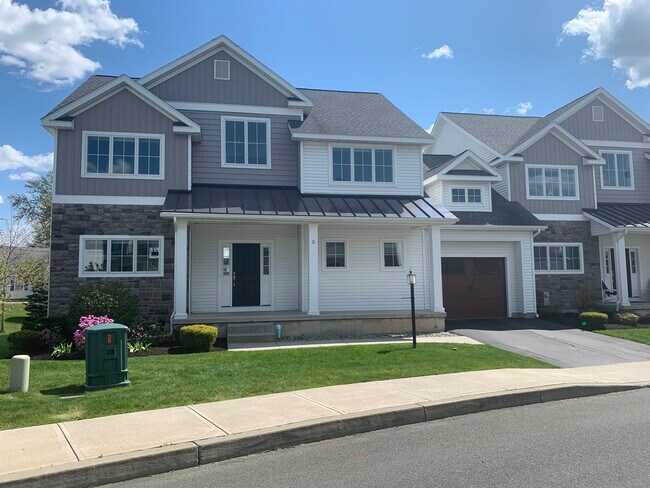 single family attached home - 5 Mulberry Dr