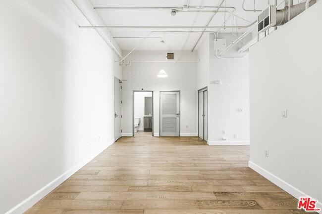 Building Photo - 1130 Flower St