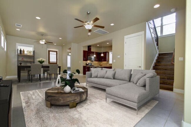 Building Photo - UT PRE-LEASE: Wood Floors, North Campus, L...