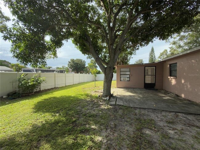Building Photo - 11001 Longhill Dr
