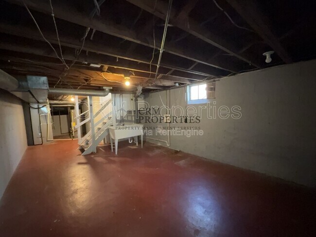 Building Photo - 933 N Linwood Ave