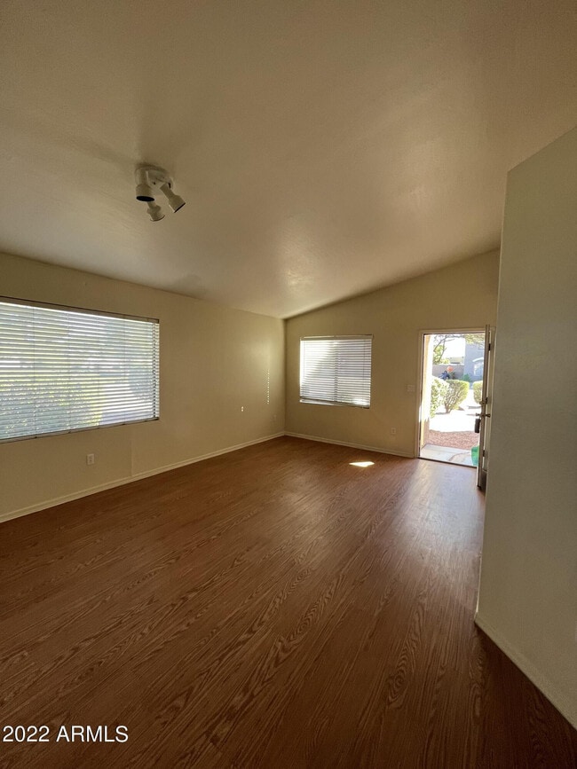 Building Photo - 444 W Princeton Ave