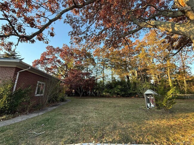 Building Photo - 301A Copiague Pl