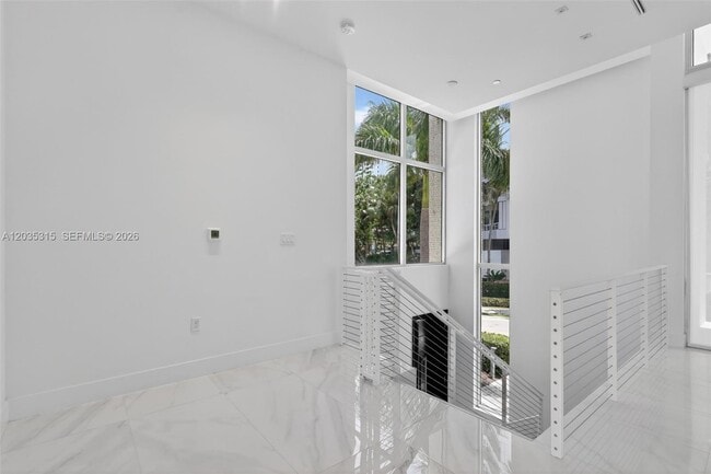Building Photo - 3750 Yacht Club Dr