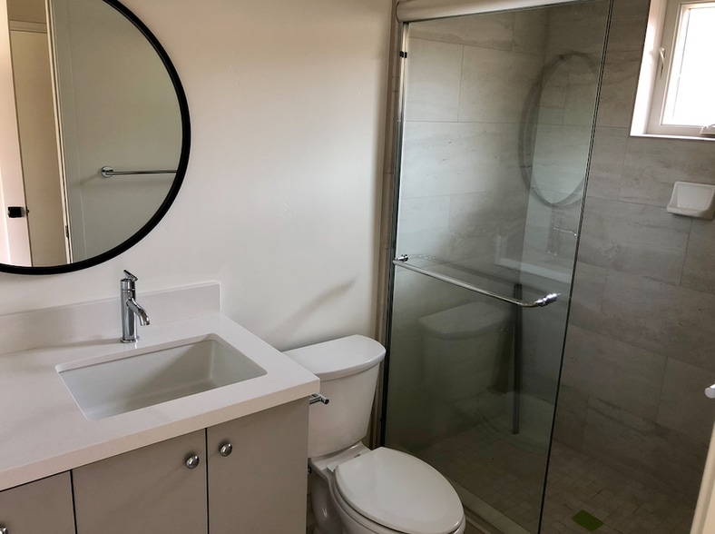 Master bath - 603 W Anapamu St