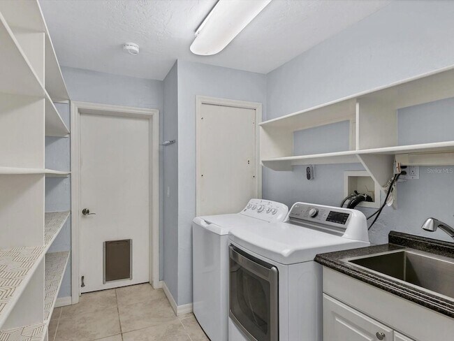 Building Photo - 3424 Tanglewood Dr