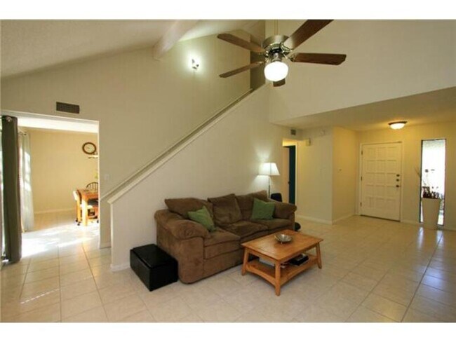 Building Photo - 8113 Baywood Dr