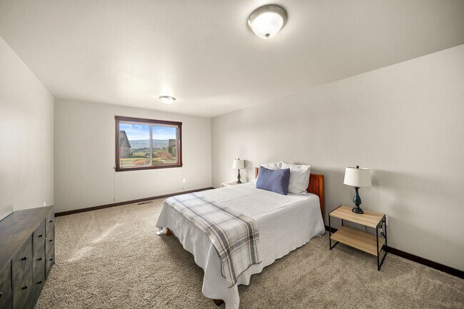 Building Photo - 229 Sun Valley Dr