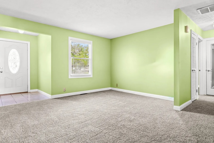 Living room - 501 E Cherry St