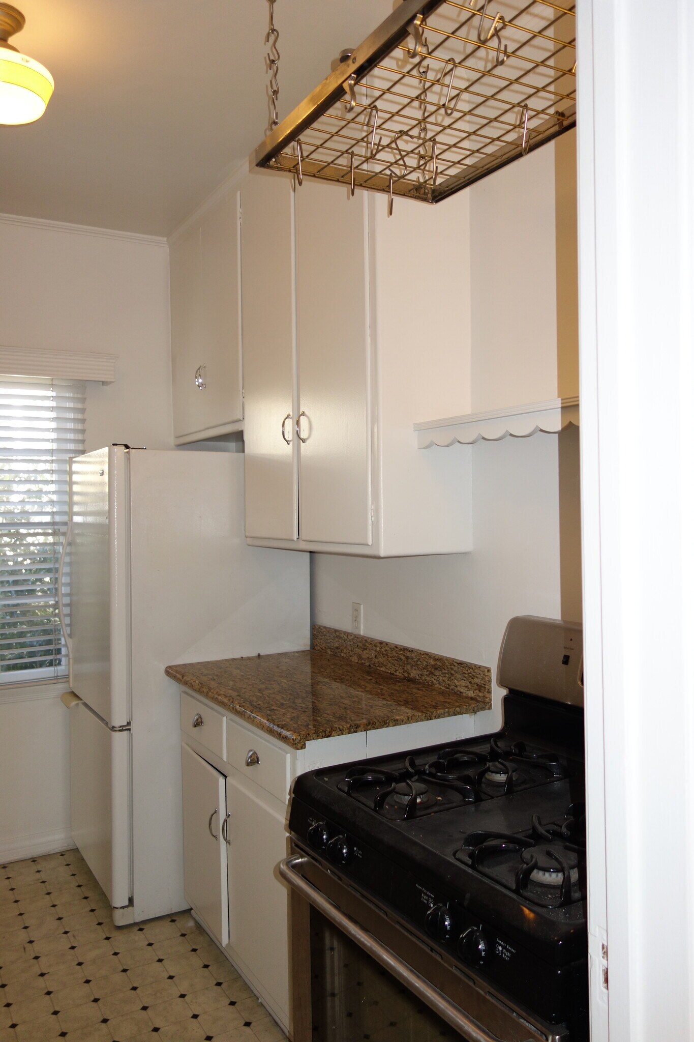 Building Photo - 112 N Edgemont St