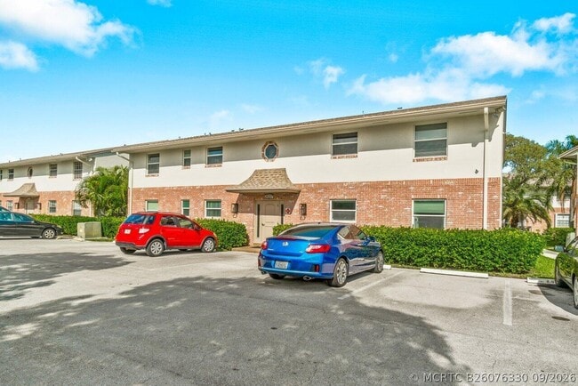 Building Photo - 2037 S Seacrest Blvd