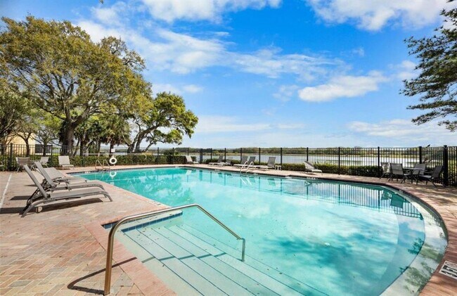 Building Photo - 4639 Pond Ridge Dr