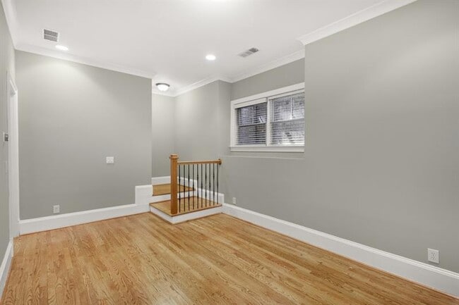 Building Photo - 395 Laurent St NW