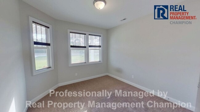 Building Photo - Beautiful Home in Hampstead on Spacious Lot