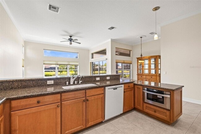 Building Photo - 4949 Sandy Brook Cir