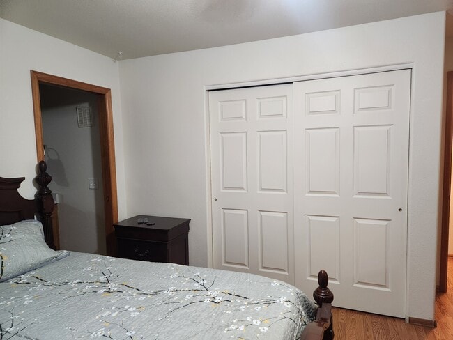 Building Photo - 4965 Universal Heights