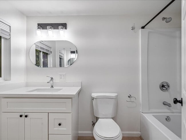 Building Photo - 14842 Canyon 1 Rd