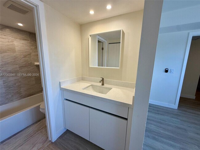 Building Photo - 400 Waterway Dr S