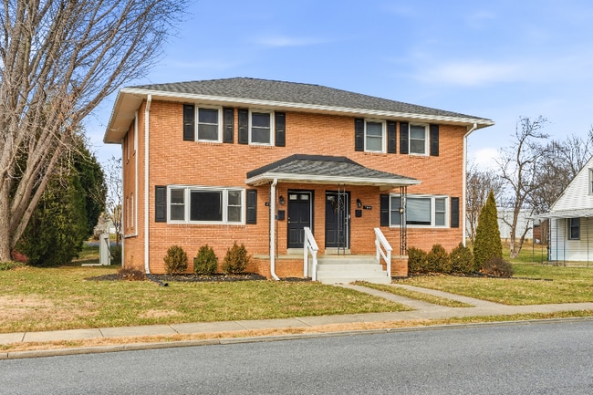 Building Photo - 707 Fairview Ave