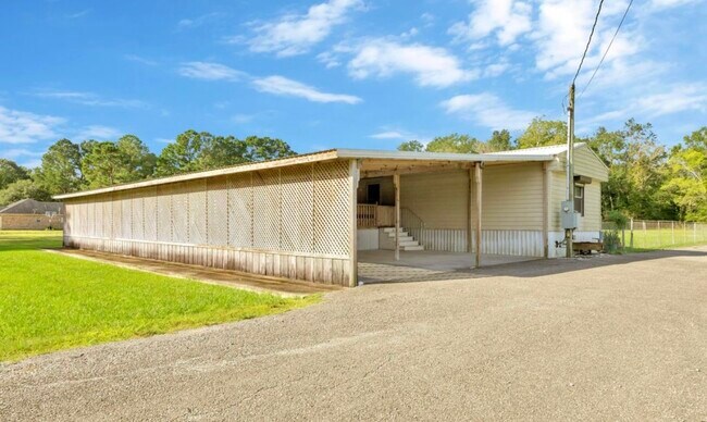 Building Photo - 1053 Pointe Claire Dr