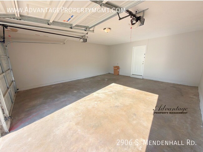 Building Photo - 2906 S Mendenhall Rd