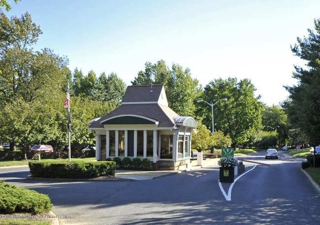 Building Photo - 31 Lexington Ct