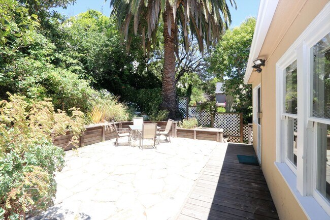 Building Photo - Piedmont Home with Bedroom Suite and Enclosed Yard