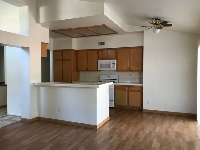 Building Photo - 3 BEDROOM, 2 BATH VICTORVILLE HOME. COMMUT...