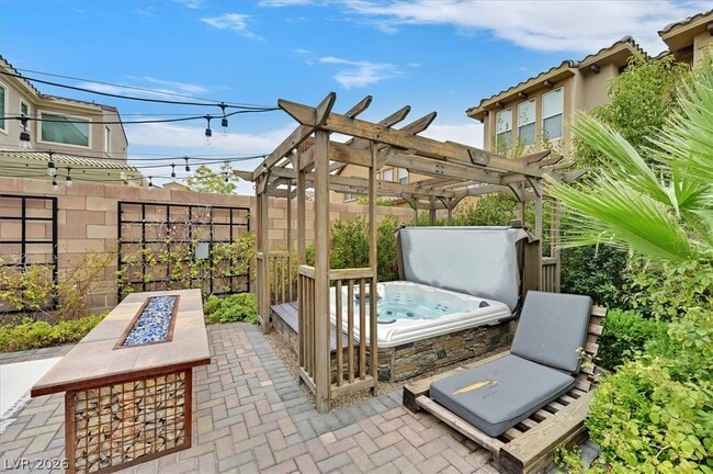 Building Photo - 505 Punto Vallata Dr