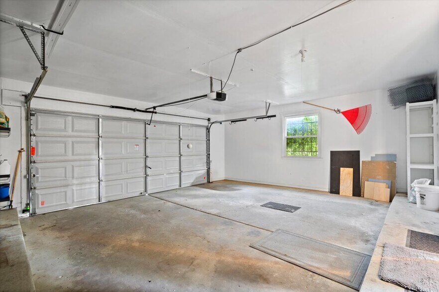 Building Photo - 5476 Van Ness Dr