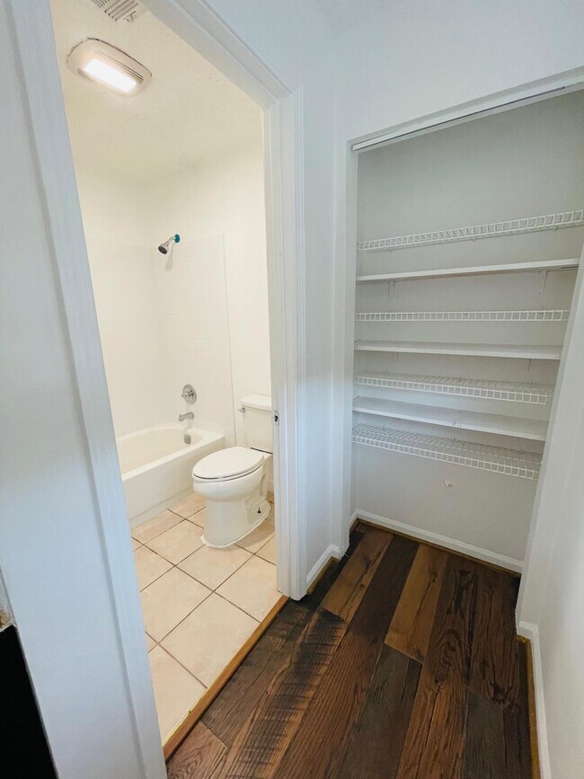 Building Photo - 406 Vineyard Pond Dr NW