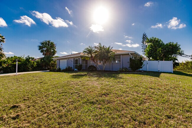 Building Photo - 11065 Waterford Ave