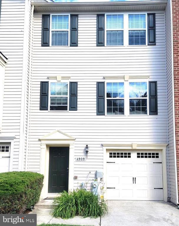 Building Photo - 4909 Yarmouth Ct