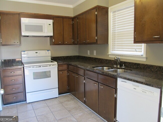 Building Photo - 502 Park Ave