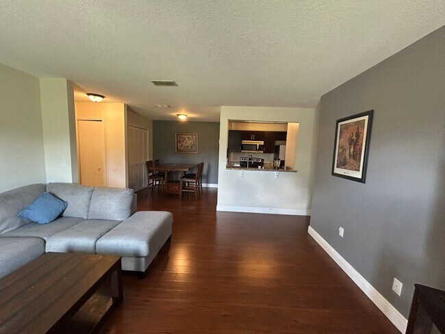 Building Photo - 2/2 Windsor Park Condo
