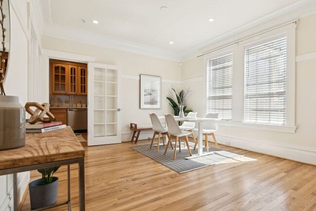 Building Photo - EPIC REA - Great Renovated ( all appliance...