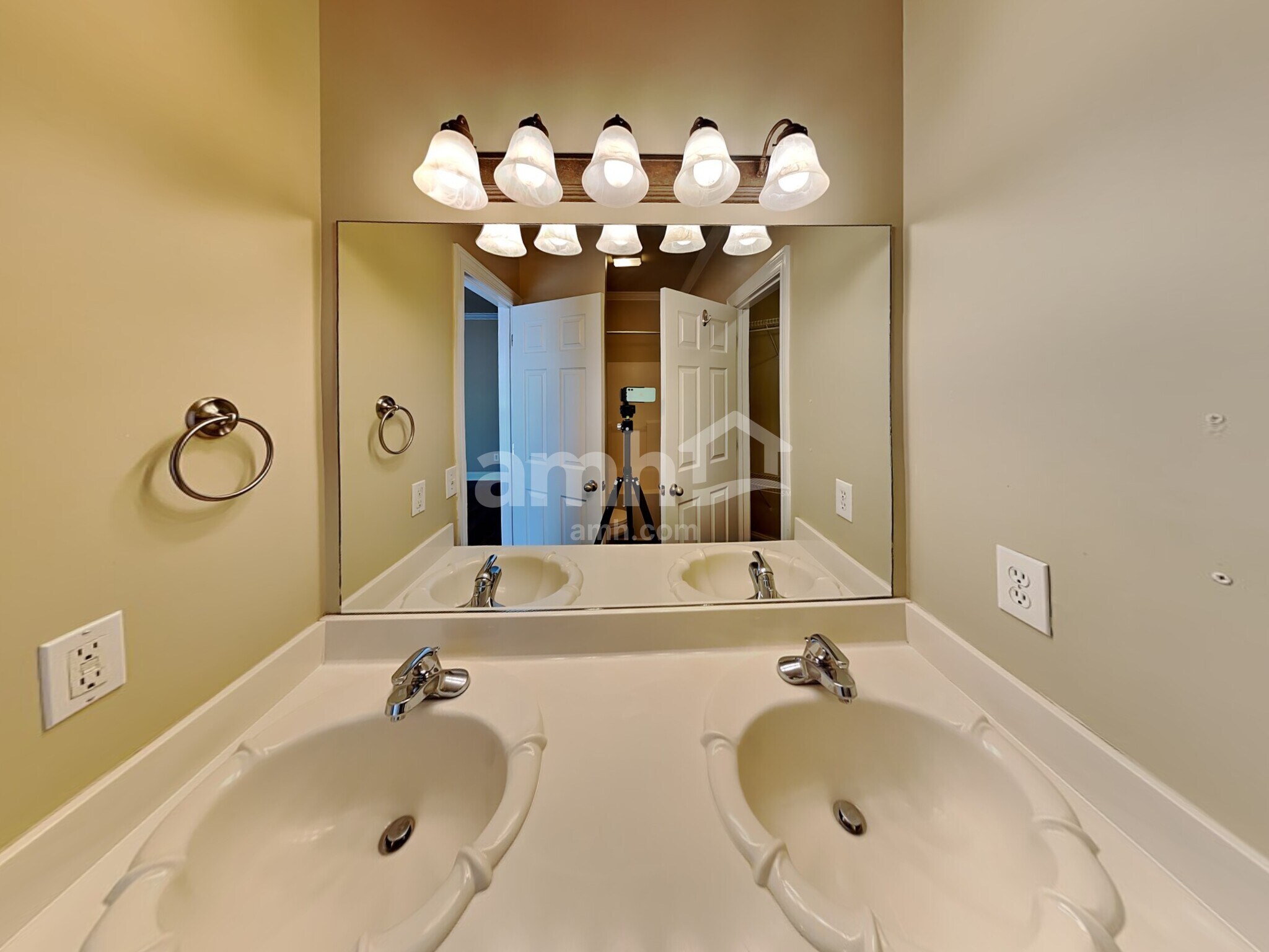 Building Photo - 3014 Waywood Dr